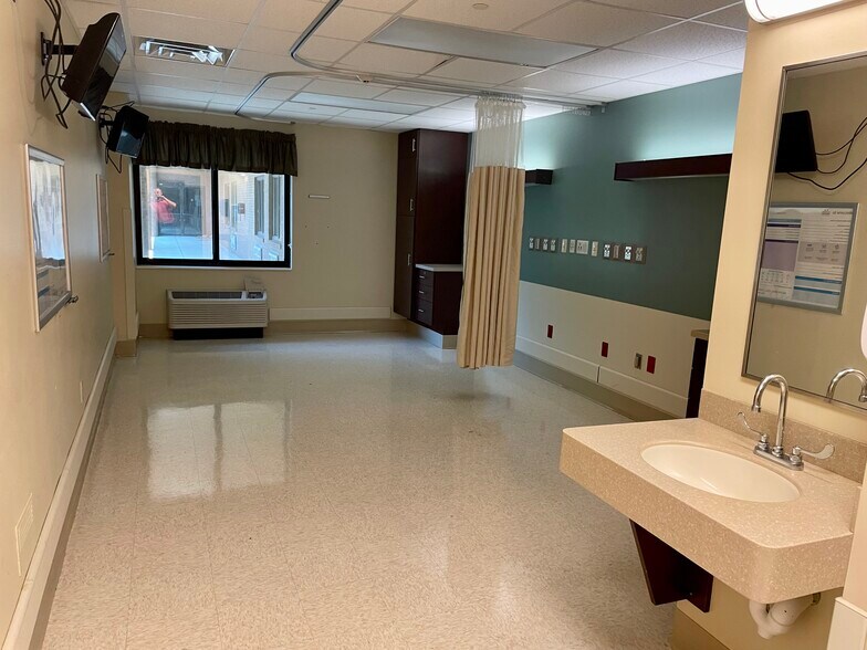 More Photos Of 4100 Covert Ave, Evansville Rehabilitation Center For Sale