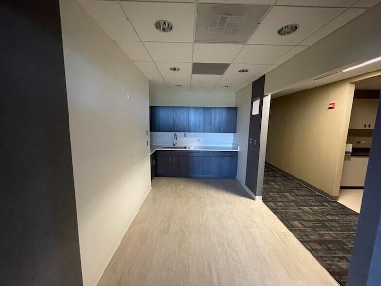 More Photos Of 2601 Cambridge Ct, Auburn Hills Office For Lease