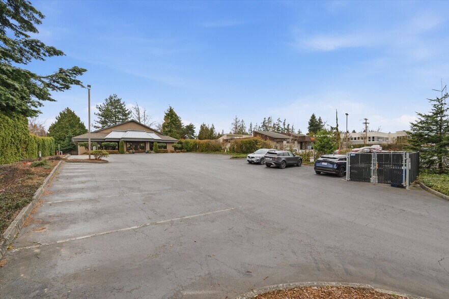 More Photos Of 3010 Squalicum Pky, Bellingham Office For Sale