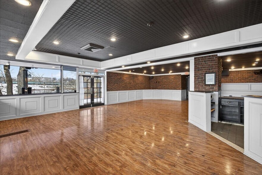 More Photos Of 5 Main St, Derby Restaurant For Sale