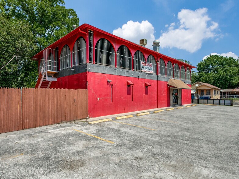 More Photos Of 226 E Fest St, San Antonio Restaurant For Sale