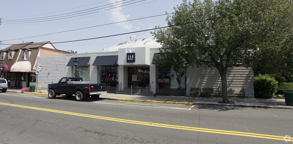 More Photos Of 100 Arden Pl, Port Jefferson Freestanding For Lease