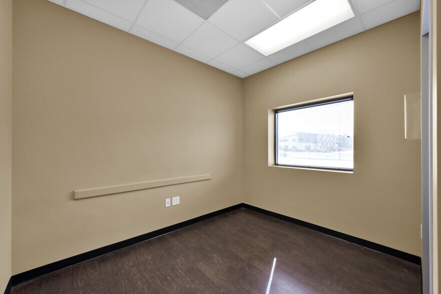 More Photos Of 1126 Rayford Rd, Spring Medical For Sale