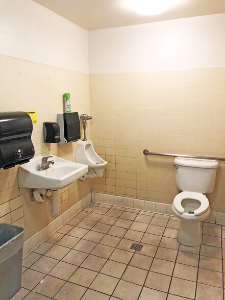 More Photos Of 5512-5530 Van Nuys Blvd, Sherman Oaks Restaurant For Lease