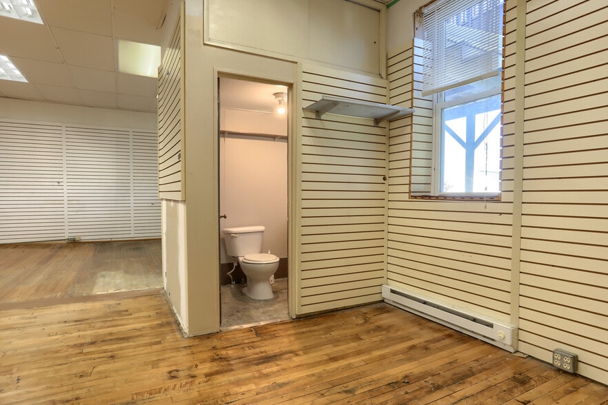 More Photos Of 19 W Market St, Jonestown Storefront Retail Office For Lease