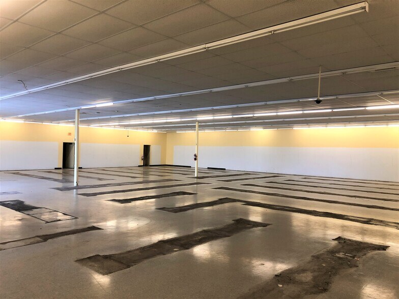 More Photos Of 336 Lang Rd, Beaverton Freestanding For Lease