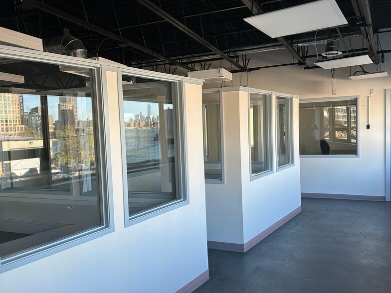 More Photos Of 53-21 Vernon Blvd, Long Island City Warehouse For Lease