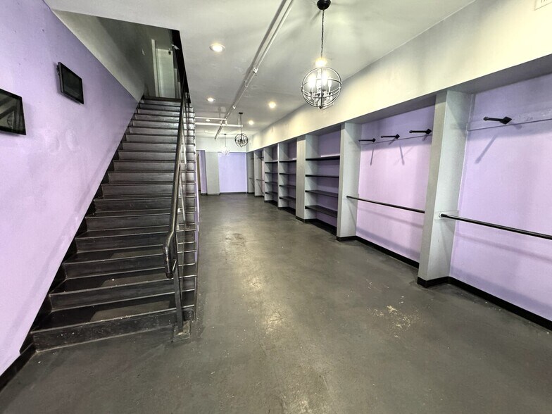 More Photos Of 800-810 S Los Angeles St, Los Angeles Freestanding For Lease