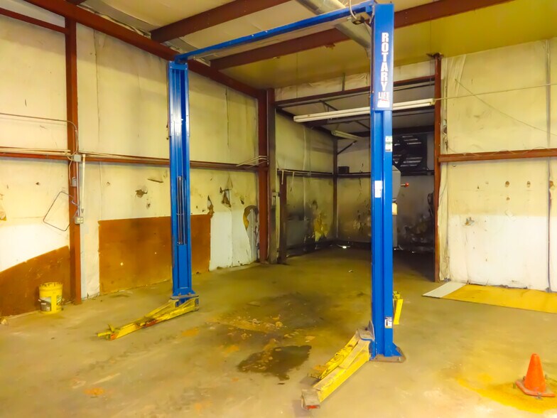 More Photos Of 801 W Broadway St, Big Sandy Light Distribution For Sale