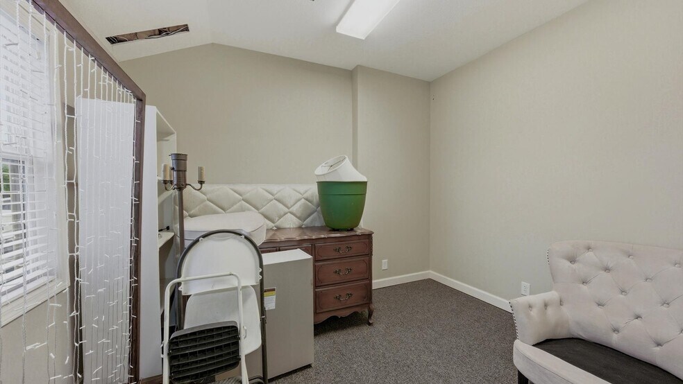 More Photos Of 2450 NW Lowenstein Dr, Lee's Summit Flex For Sale
