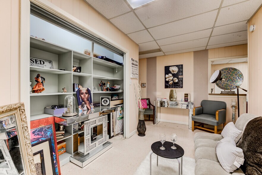 More Photos Of 811 N Travis St, Liberty Apartments For Sale