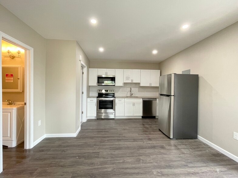 More Photos Of 430 Macdade Blvd, Collingdale Apartments For Sale
