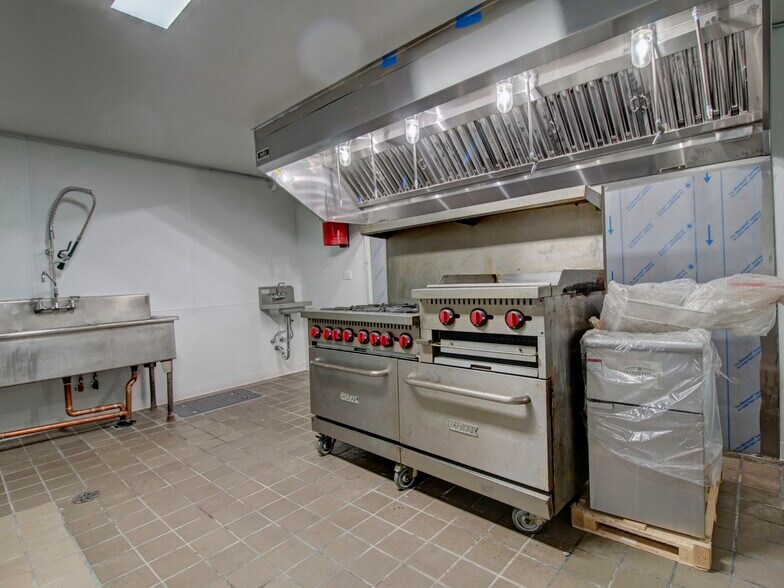 More Photos Of 3938 N Central Ave, Chicago Storefront Retail Residential For Sale