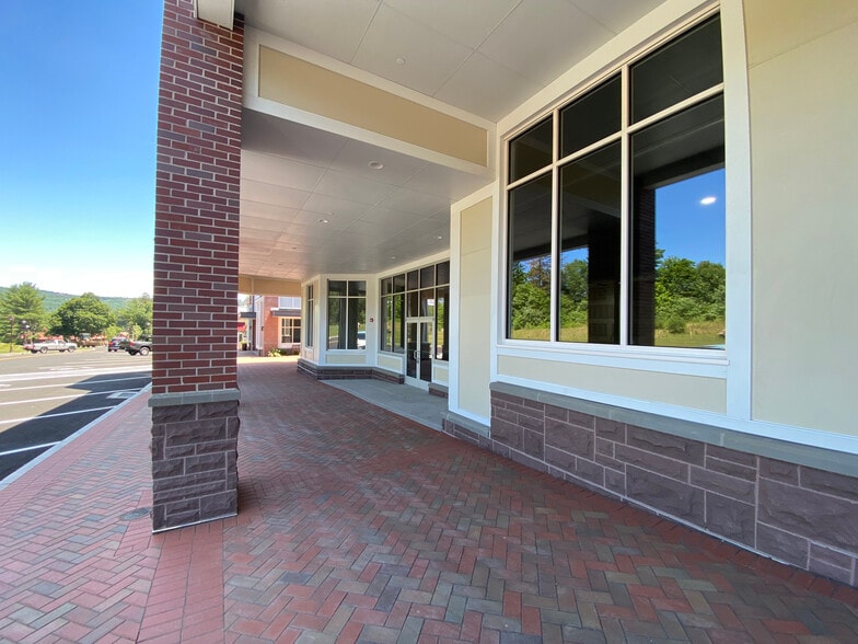 More Photos Of 21 Ensign Dr, Avon Unknown For Lease