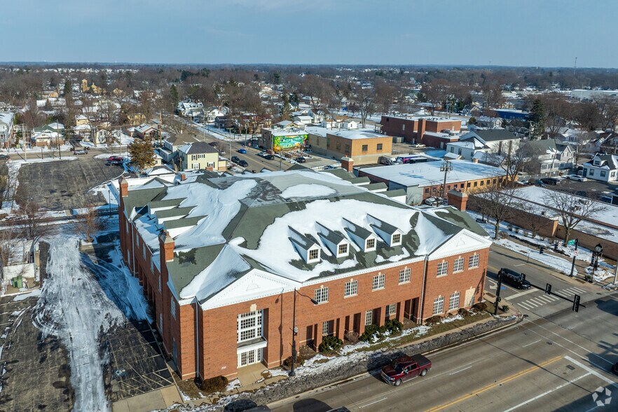 More Photos Of 3510 W Elm St, McHenry Office For Sale