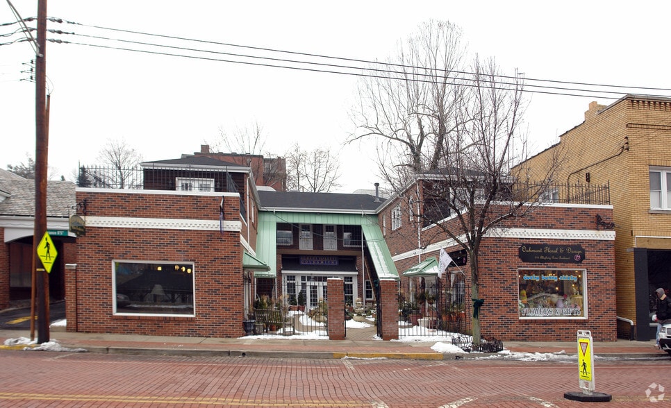 More Photos Of 516-522 Allegheny River Blvd, Oakmont Storefront For Lease