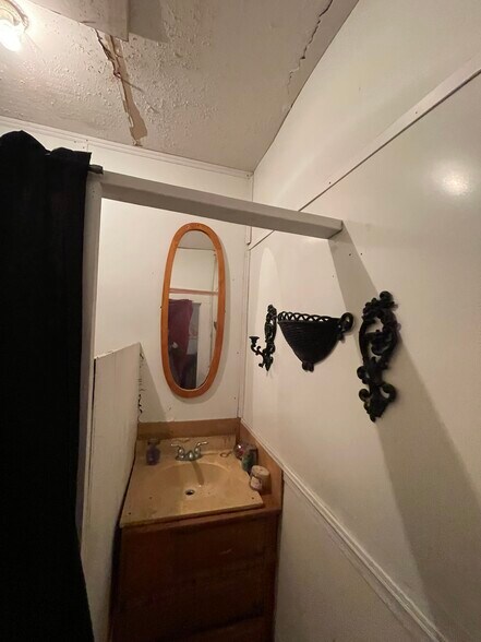 More Photos Of 8536 Scott St, Houston Religious Facility For Sale