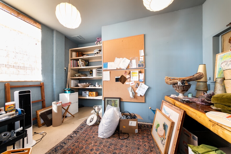 More Photos Of 3040 Rosslyn St, Los Angeles Warehouse For Lease