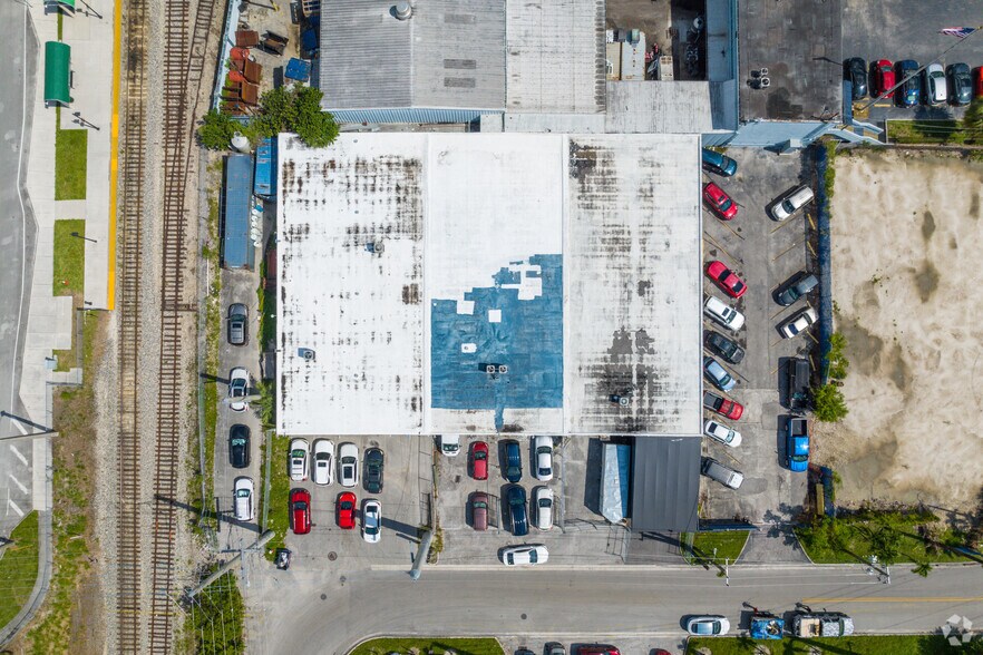 More Photos Of 1111 SE 14th St, Miami Manufacturing For Sale
