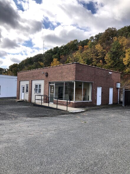 More Photos Of 262 Goffle Rd, Hawthorne Service For Lease
