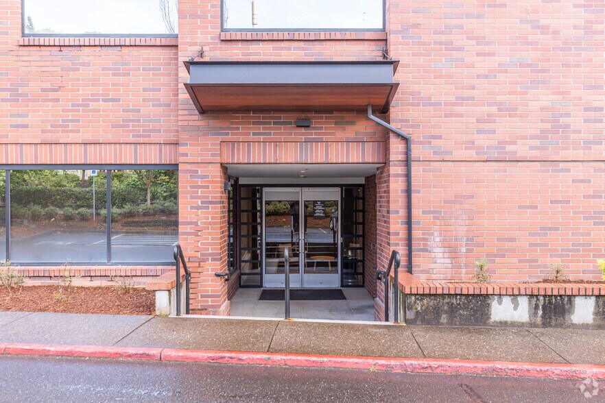 More Photos Of 4386 S Macadam Ave, Portland Office For Lease