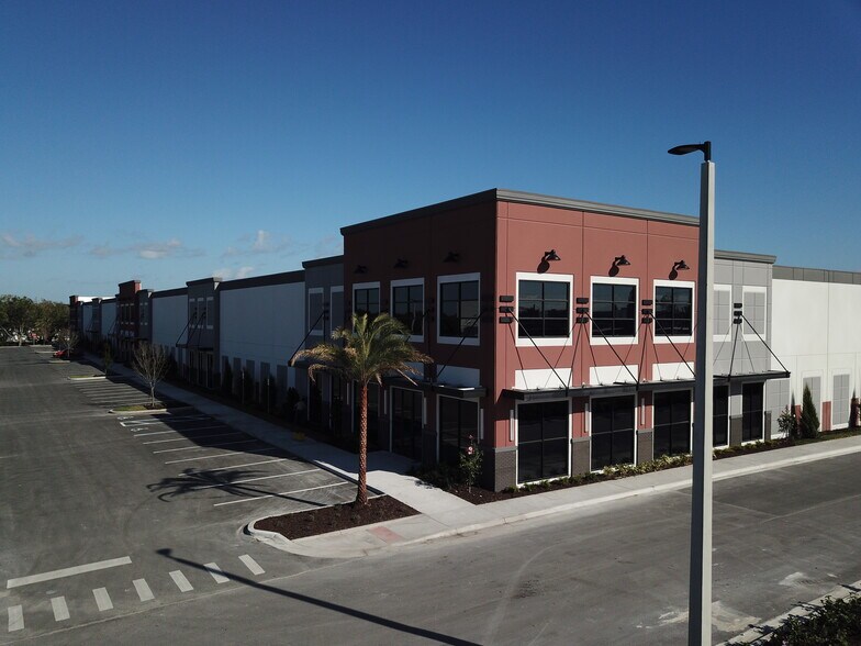 More Photos Of 603 Hennis Rd, Winter Garden Unknown For Lease