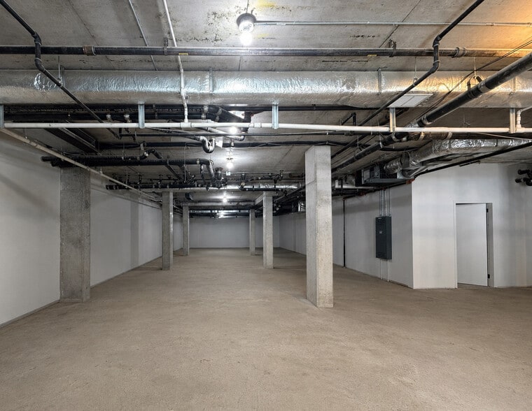 More Photos Of 350 W 44th St, New York Apartments For Lease
