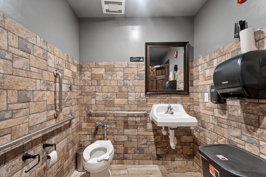 More Photos Of 172 Hanover St, Portsmouth Restaurant For Sale