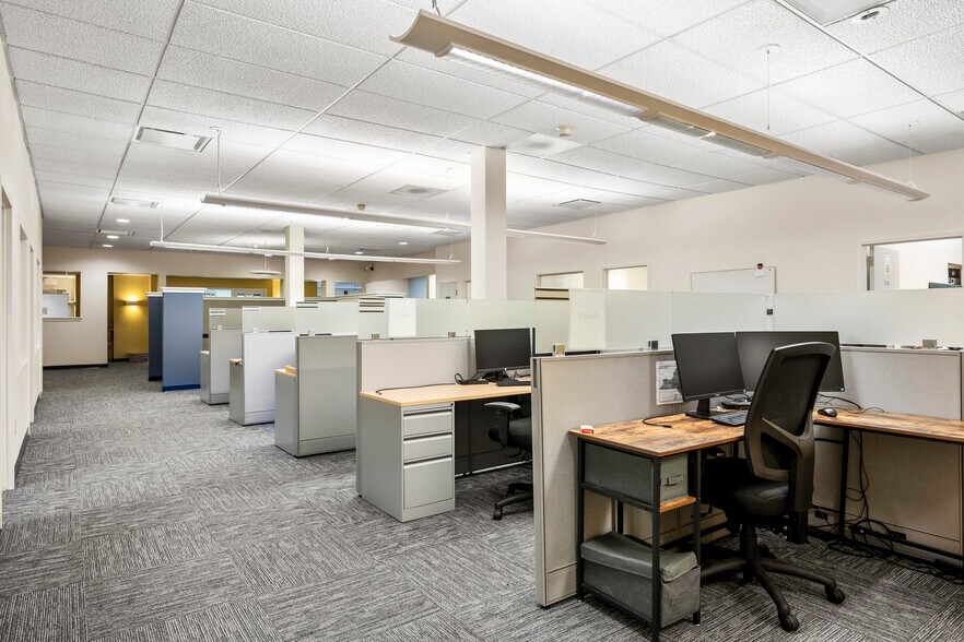 More Photos Of 25 Delaware Ave, Delmar Office For Lease