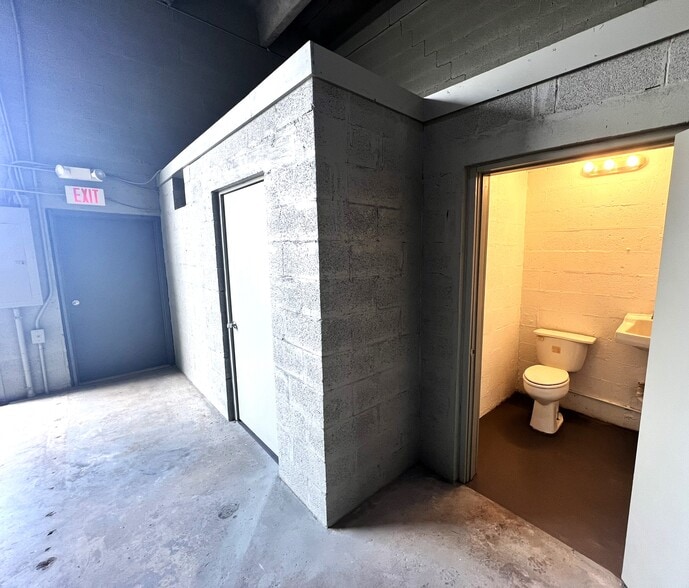 More Photos Of 1909-2099 Opa Locka Blvd, Miami Warehouse For Lease