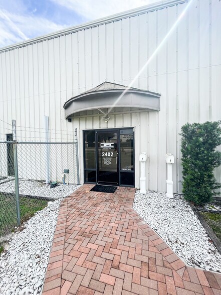 More Photos Of 2402 Clark St, Apopka Manufacturing For Lease
