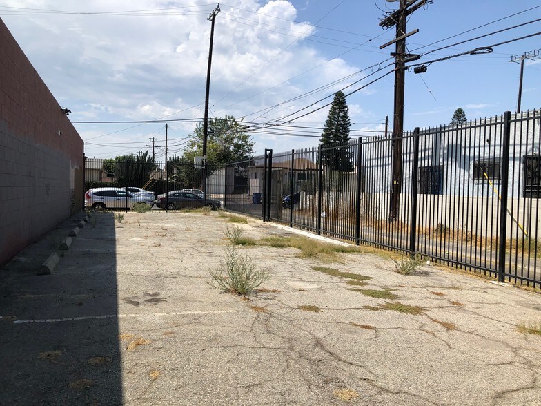More Photos Of 3605 E 8th St, Los Angeles Distribution For Sale