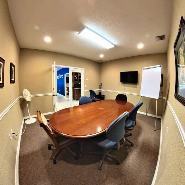 More Photos Of 126 N Us-27/441, Lady Lake Office For Lease