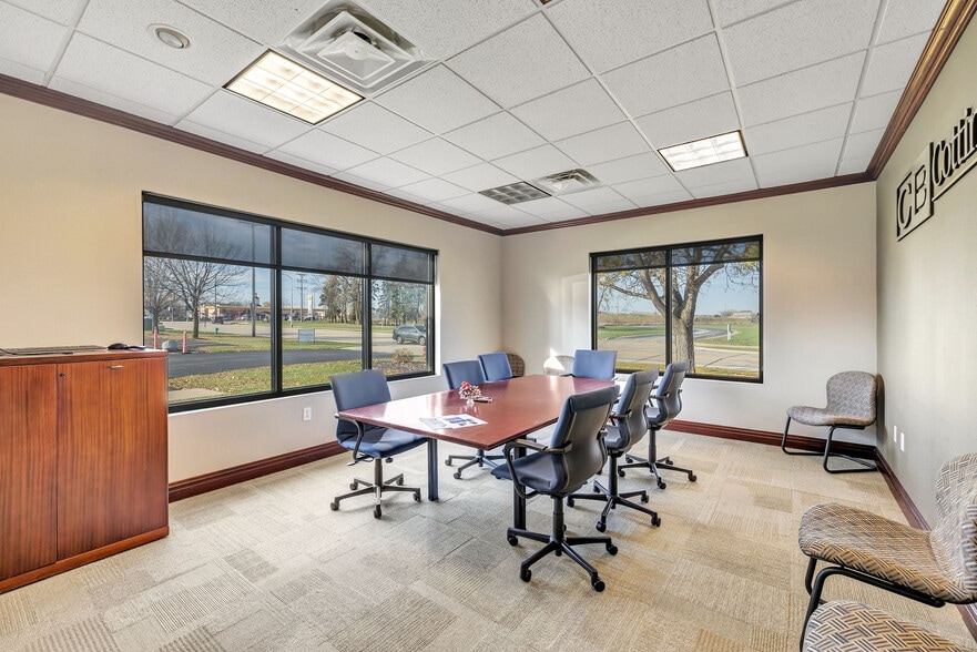More Photos Of 2109 E Capitol Dr, Appleton Office For Lease