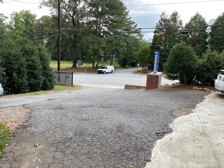 More Photos Of 4014 Clairmont Rd, Atlanta Office For Lease