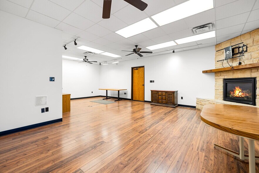 More Photos Of 1515 E Belt Line Rd, Carrollton Office Residential For Sale