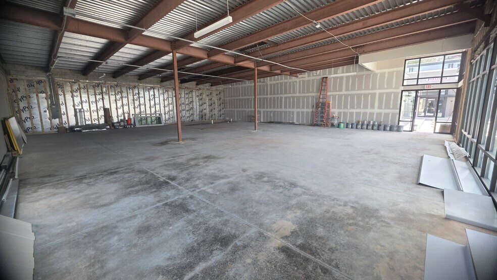 More Photos Of 8100 Park Blvd N, Pinellas Park Storefront For Lease