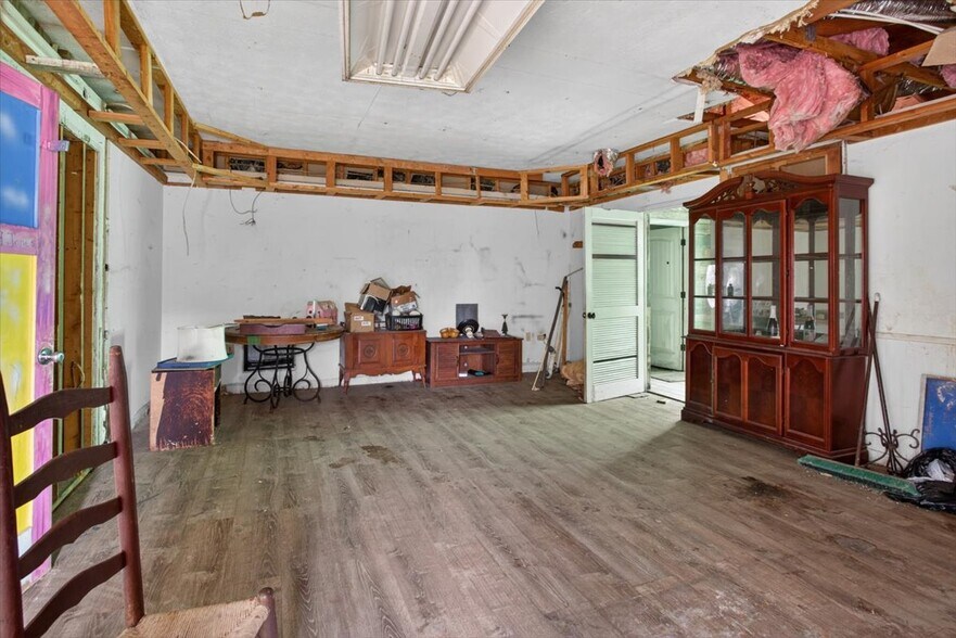 More Photos Of 79 Jones St, Jasper Warehouse For Sale