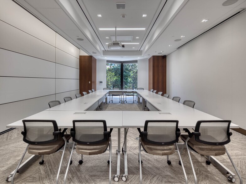 More Photos Of 2001 Ross Ave, Dallas Office For Lease