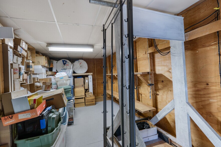 More Photos Of 736 Texas Palmyra Hwy, White Mills Storefront Retail Residential For Sale