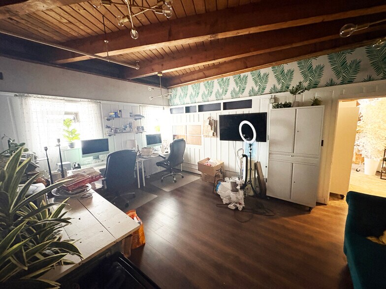 More Photos Of 81 Elm St, Biddeford Freestanding For Lease