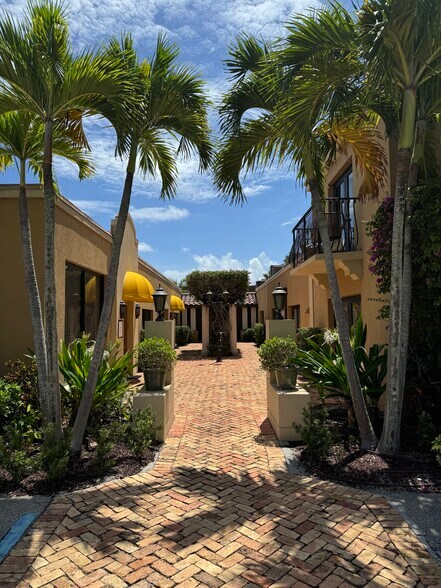 More Photos Of 19940 Mona Rd, Tequesta Office Residential For Lease