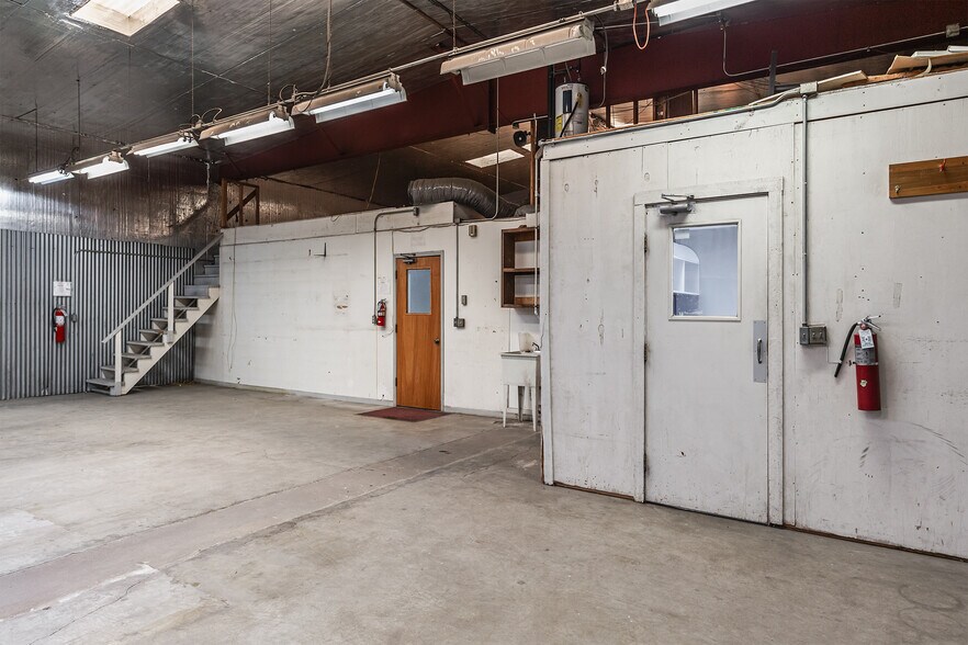 More Photos Of 624 S 7th St, Saint Joseph Industrial For Sale
