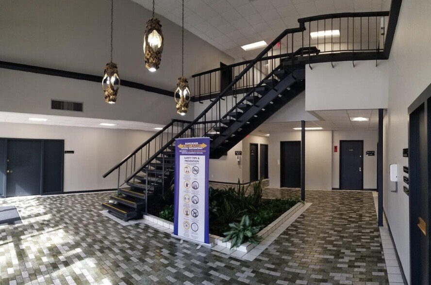 More Photos Of 5104 N Orange Blossom Trl, Orlando Office Residential For Lease