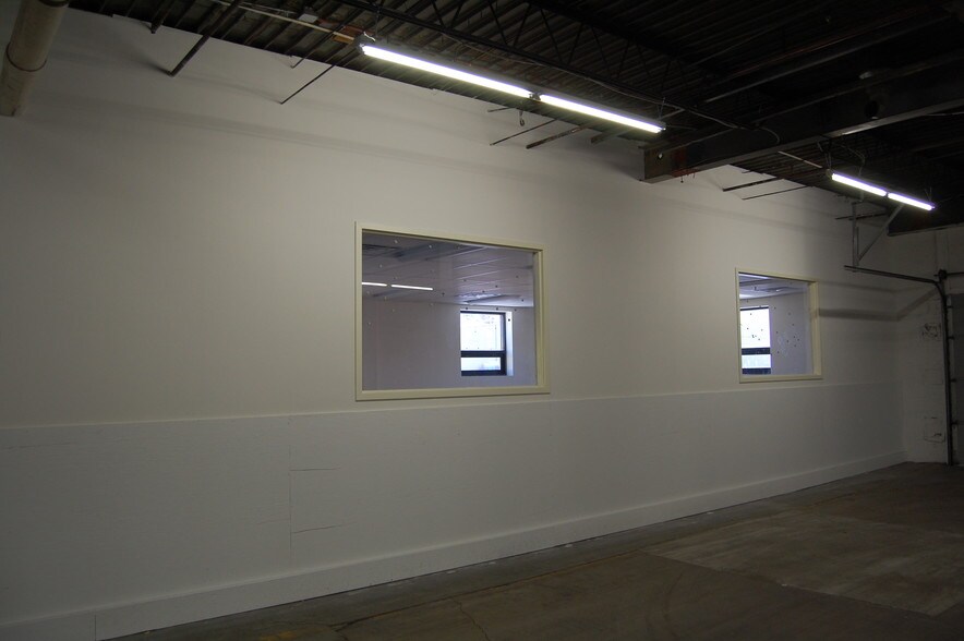 More Photos Of 15 Division St, Fairview Warehouse For Lease
