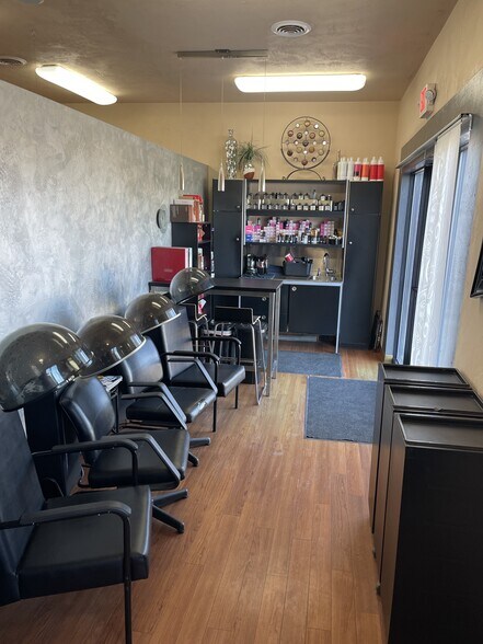 More Photos Of 1429 Province Ter, Menasha Office For Sale