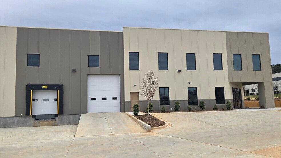 More Photos Of 168 Thunder Rd, Mooresville Light Manufacturing For Lease