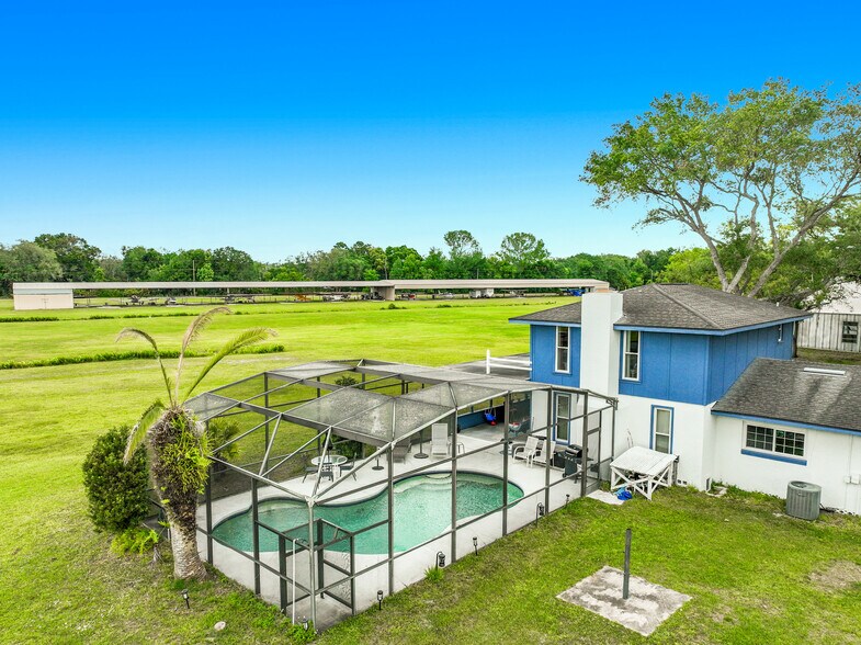 More Photos Of 7001 W Jones Ave, Mount Dora Airplane Hangar For Sale