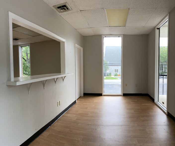More Photos Of 2927 Devine St, Columbia Office For Lease
