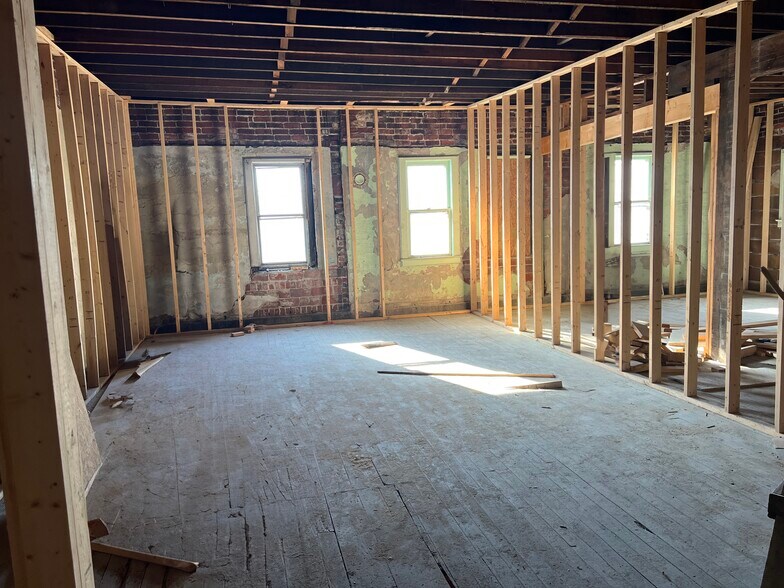 More Photos Of 1605 Broadway, Lorain Storefront Retail Residential For Sale